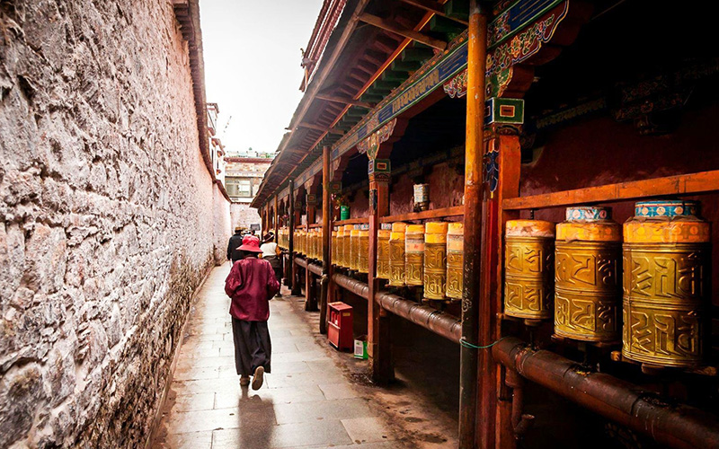 チョモランマ峰とチベット大周遊８日間観光ツアー