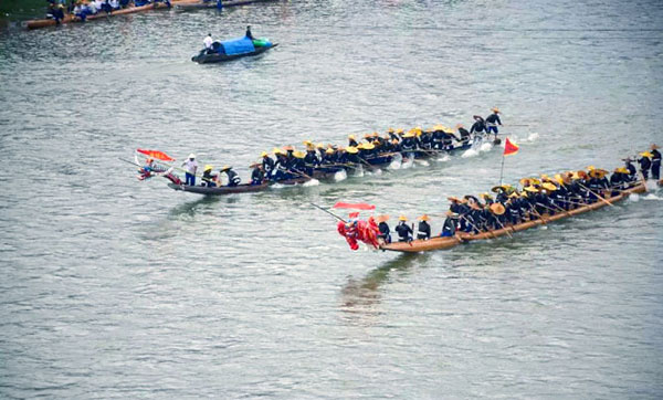 貴州　苗族の龍舟祭り