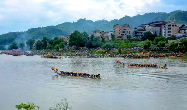 貴州　苗族の龍舟祭り