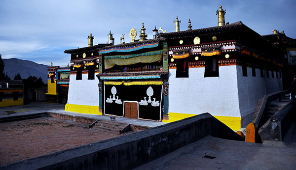 ���m�i���S���j�@�s�������i�S�}���E�S���p�j