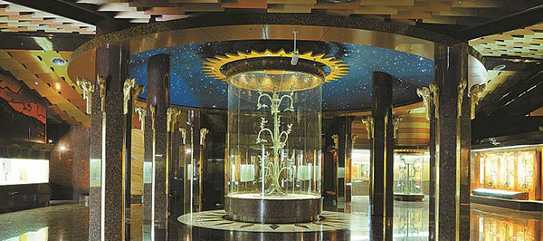 �O���͔�����