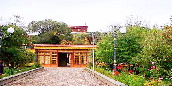 シガツェ デチェン・ケルサン・ポタン(コ慶格桑頻章) シガツェ デチェン・ケルサン・ポタン(コ慶格桑頻章)