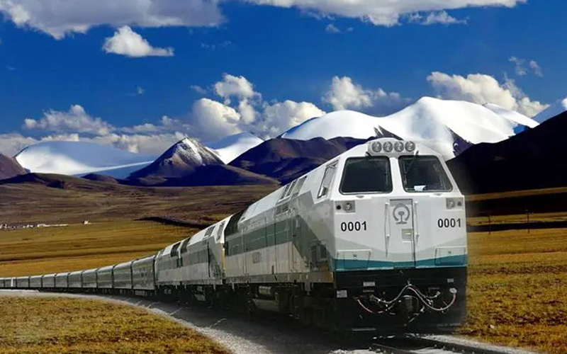 「青蔵鉄道で行くチベット」　西寧・ラサ・ヤムドォク湖４日間観光ツアー