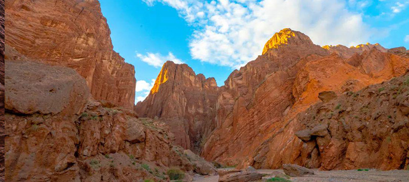 クチャ(庫車) 天山神秘大峡谷 クチャ(庫車) 天山神秘大峡谷