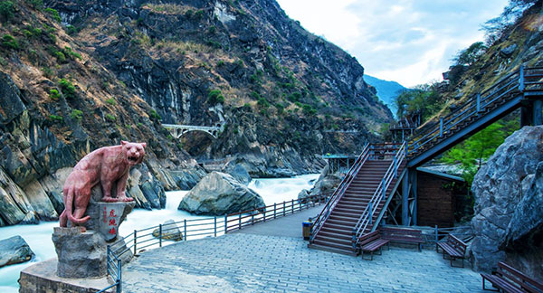 ��]�@�Ւ���